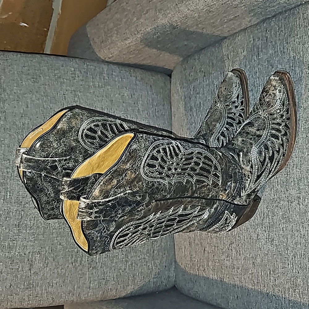 Corral Women's Cowboy Boots Gray/Black with Wings from The Buckle Size 8…